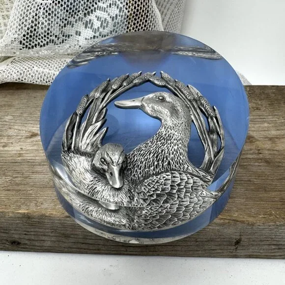 Vintage 3D Lucite Sculpture Duck Family Oval Paperweight Collectible Table Decor - Picture 2 of 10